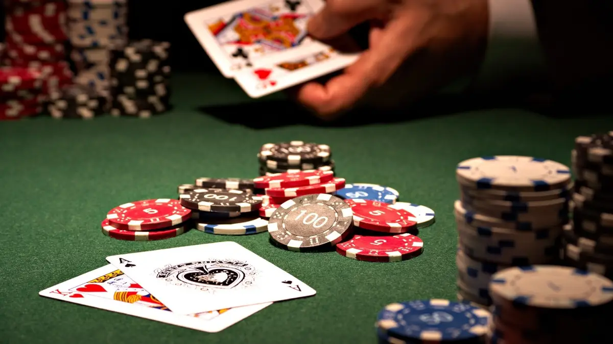 Sơ lược về Poker tại link tải Go88